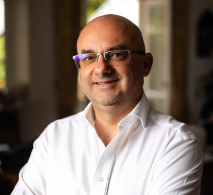 Portrait officiel de Bernard Coulaty, conferencier expert en engagement - meilleursconferenciers