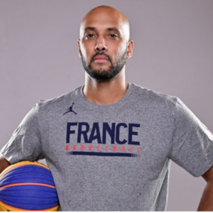 Portrait de Karim Souchu, entraîneur de l’équipe de France de basket 3x3 et conférencier sur la cohésion, l’adaptation et la culture de la gagne – Meilleurs conférenciers