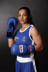 photo de Sarah Ouramoune en tenue de boxe - Meilleurs conférenciers