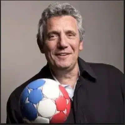 Claude Onesta, entraîneur de légende du handball et manager des JO de Paris 2024, conférencier sur l’esprit d’équipe et la performance