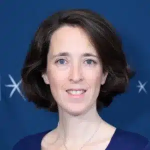Emmanuelle Léon, professeure de management et conférencière sur le travail hybride et les nouvelles formes d’organisation