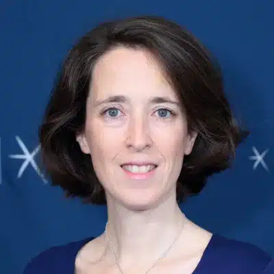Emmanuelle Léon, professeure de management et conférencière sur le travail hybride et les nouvelles formes d’organisation
