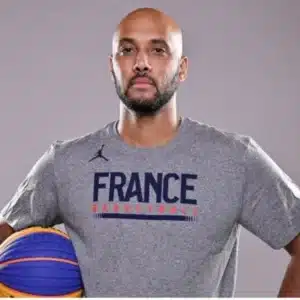 Karim Souchu, entraîneur de basket et conférencier sur l’esprit d’équipe et la performance collective