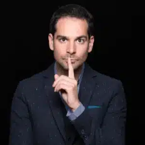 Rémi Larrousse, expert en psychologie cognitive et conférencier sur les biais cognitifs et la prise de décision