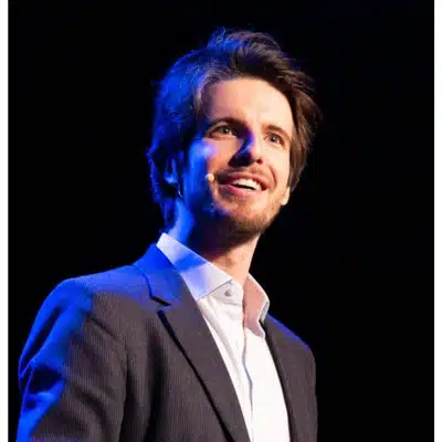 Rémi Larrousse, expert en psychologie cognitive et conférencier sur les biais cognitifs et la prise de décision