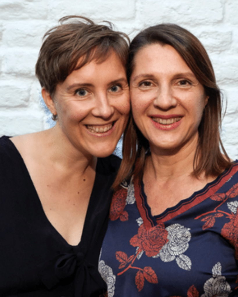 Donne-moi des Elles, duo de conférencières, intervenant sur le matrimoine et les mécanismes du plafond de verre.