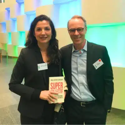 Caroline de la Mardière avec le conférencier Emile Servan Schreiber