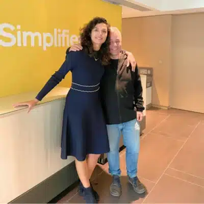 Caroline de la Mardière avec le conférencier Ilios Kotsou