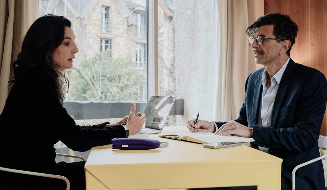Conférence en entreprise : qui fait quoi avec votre agente de conférenciers ?